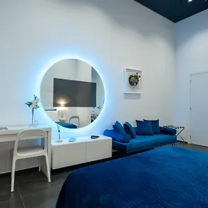 Bed & Breakfast Skyhouse Chiatamone, Naples